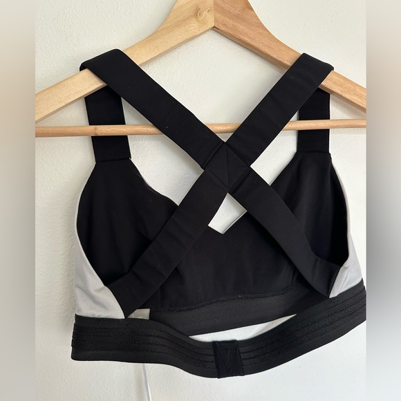 NO KA OI Mahina Ola NWT Sports Bra Size L 8‎ Silver Metallic - Picture 7 of 9